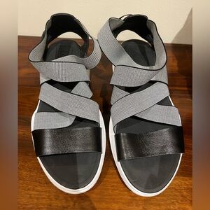 SOREL strappy elastic sandals - size 9